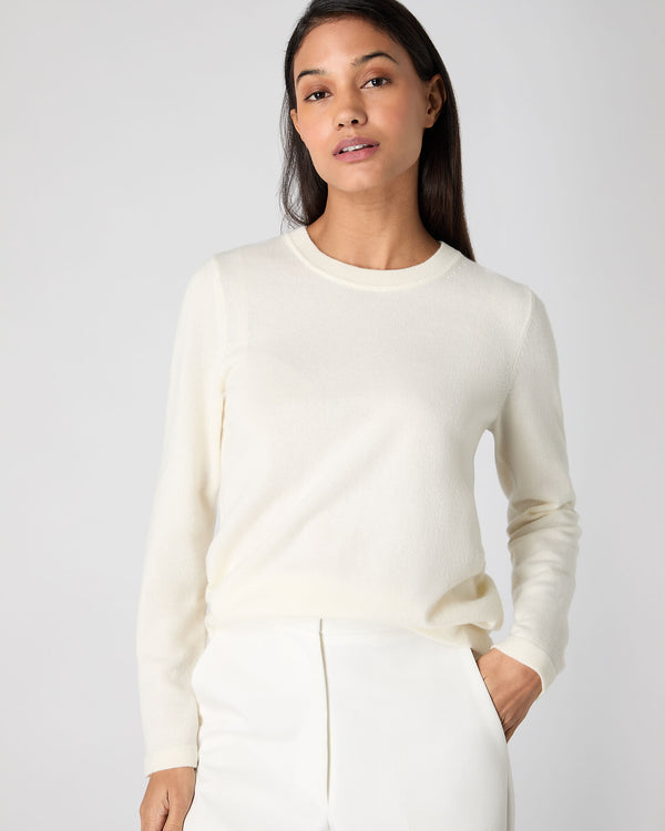 N.Peal Women's Hallie Round Neck Cashmere Jumper New Ivory White