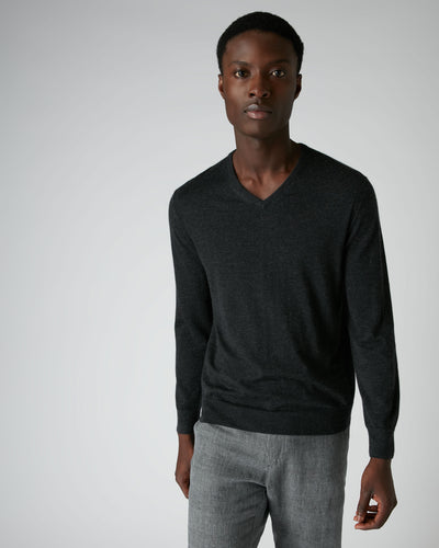 N.Peal Men's Conduit Fine Gauge Cashmere V Neck Jumper Dark Charcoal Grey