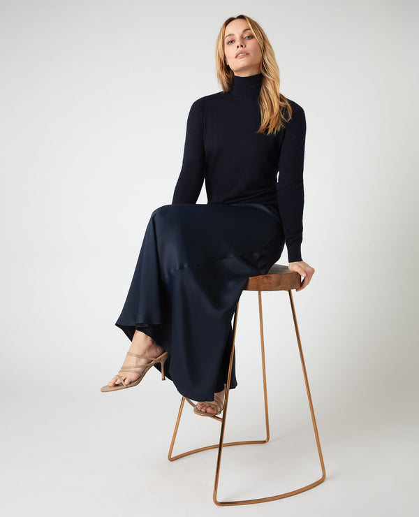 N.Peal Women's Margot Superfine Cashmere Roll Neck Jumper Navy Blue
