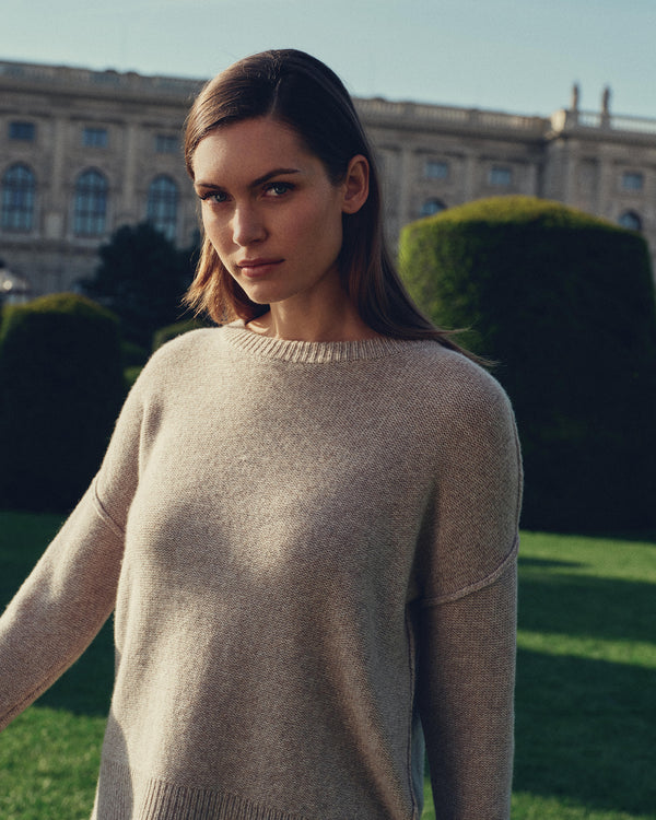 N.Peal Women's Relaxed Round Neck Cashmere Jumper Basilica Beige Brown Marl