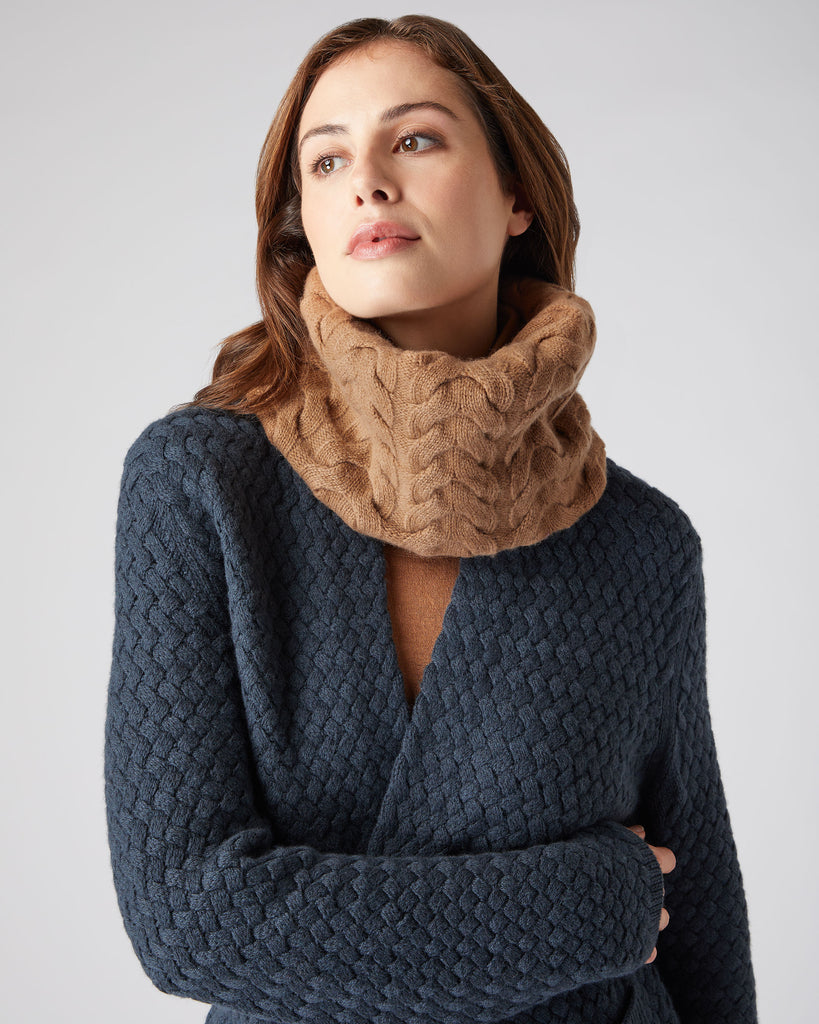 Unisex Cable Cashmere Snood Dark Camel Brown | N.Peal