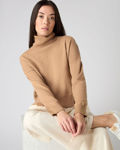 N.Peal Women's Relaxed Roll Neck Cashmere Jumper Sahara Brown