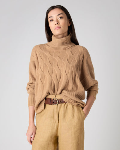 N.Peal Women's Relaxed Cable Roll Neck Cashmere Jumper Sahara Brown
