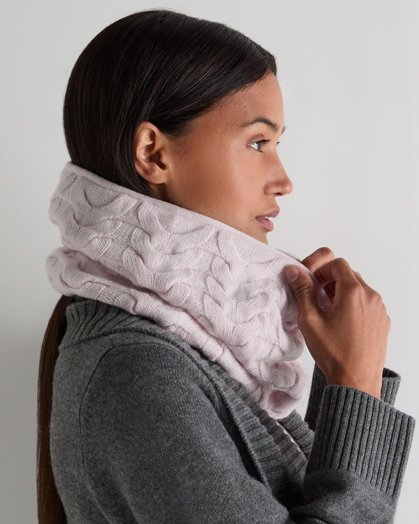 N.Peal Unisex Cable Cashmere Snood Chalk Pink
