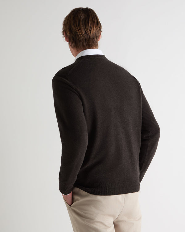 N.Peal Men's Burlington V Neck Cashmere Jumper Chocolate Brown