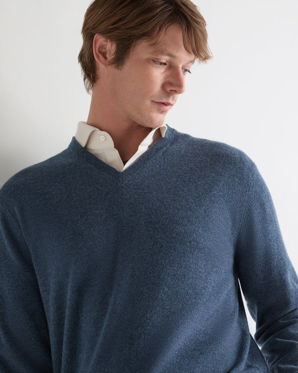 N.Peal Men's Burlington V Neck Cashmere Jumper Light Denim Blue