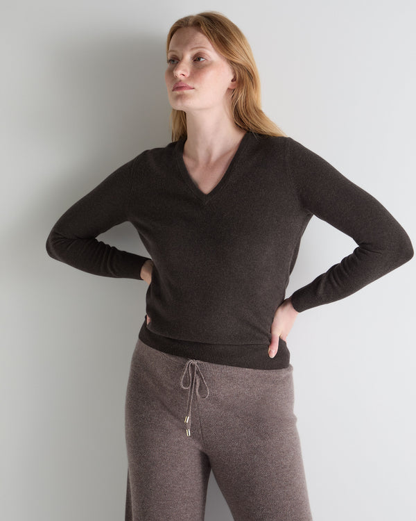 N.Peal Women's Phoebe V Neck Cashmere Jumper Chocolate Brown