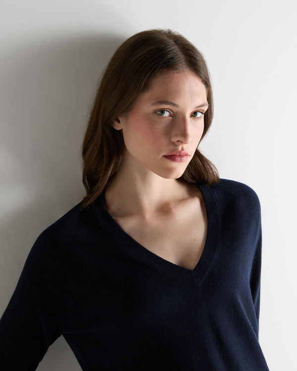 N.Peal Women's Relaxed V Neck Cashmere Jumper Navy Blue