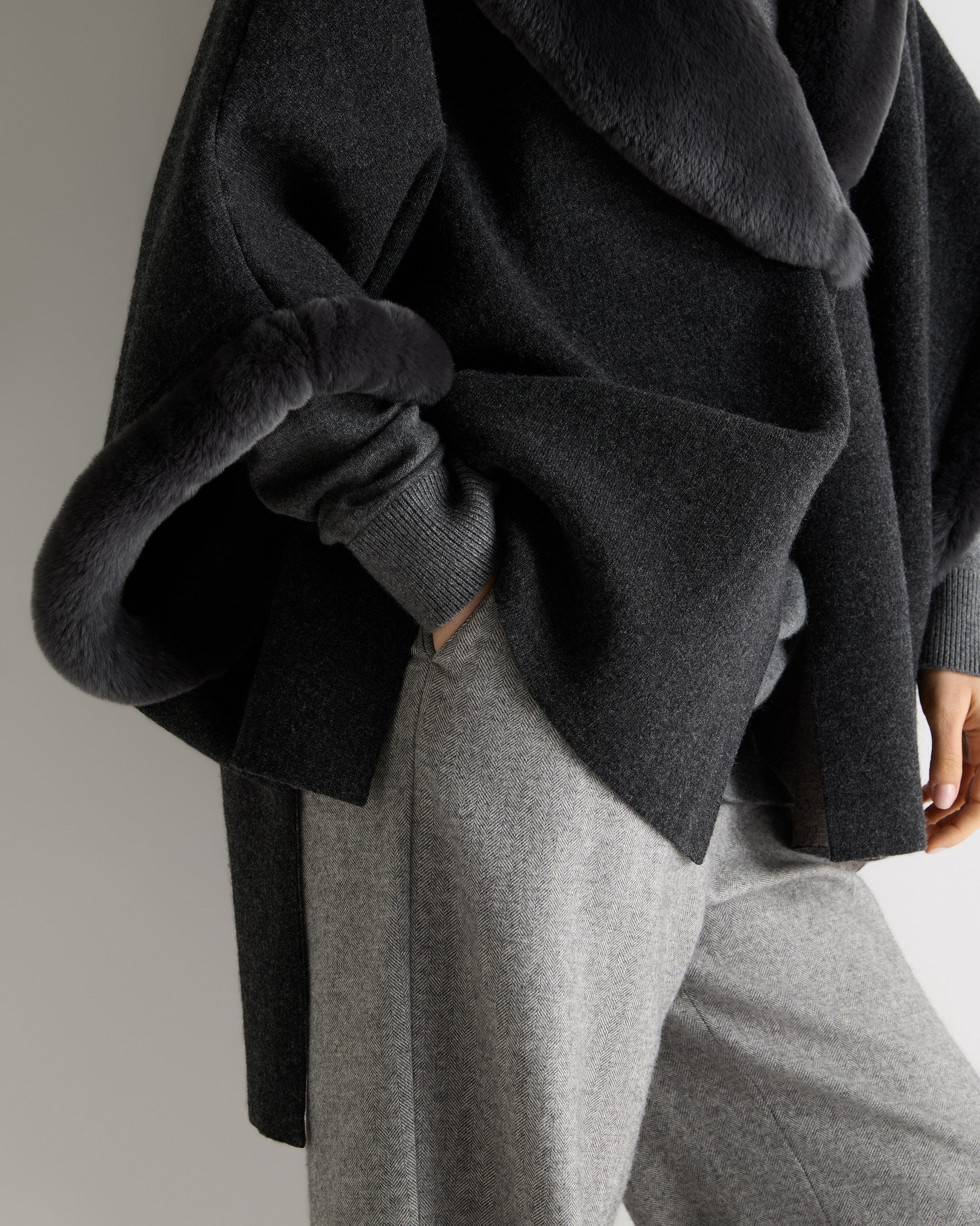 Women's Double Face Fur Cape Dark Graphite Grey | N.Peal