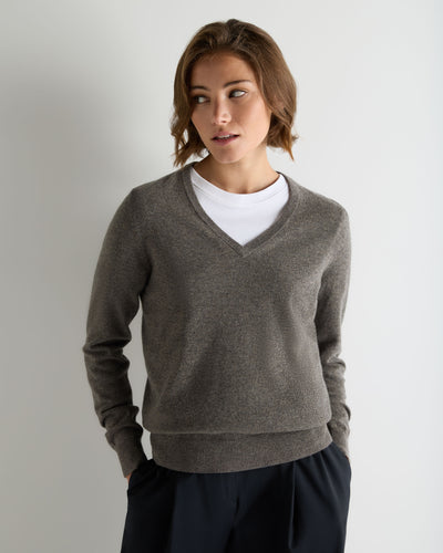 N.Peal Women's Phoebe V Neck Cashmere Jumper Wood Smoke Brown