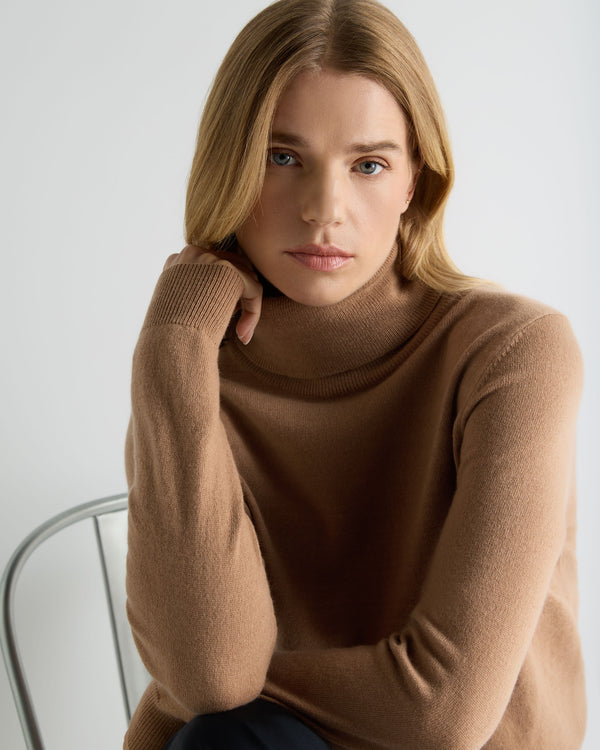 Women's Luna Roll Neck Cashmere Jumper 5