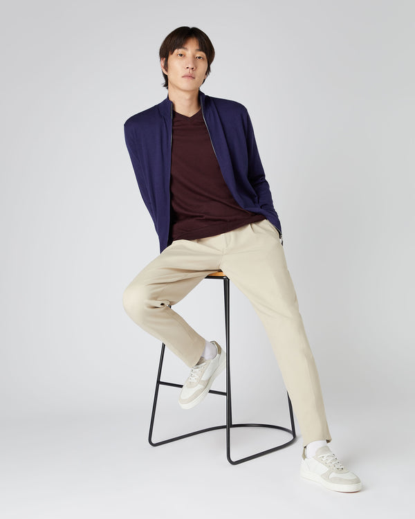 N.Peal Men's Conduit Fine Gauge Cashmere V Neck Jumper Clove Brown