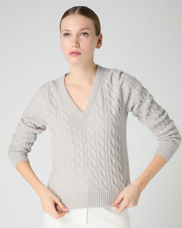 N.Peal Women's Frankie Cable V Neck Cashmere Jumper Pebble Grey