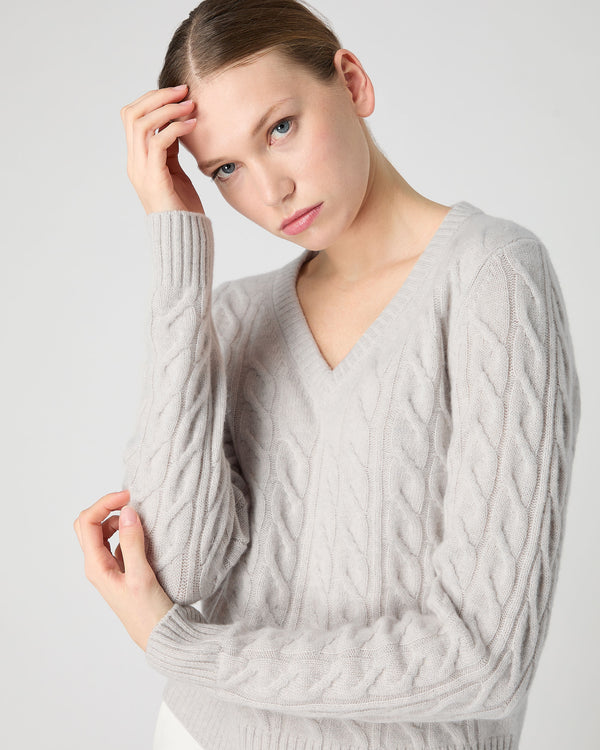 N.Peal Women's Frankie Cable V Neck Cashmere Jumper Pebble Grey