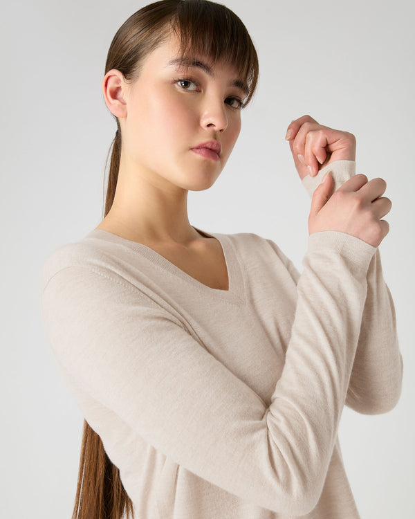 N.Peal Women's Superfine Cashmere V Neck Jumper Sandstone Brown