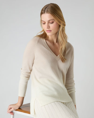 N.Peal Women's Dip Dye V Neck Cashmere Jumper Almond White