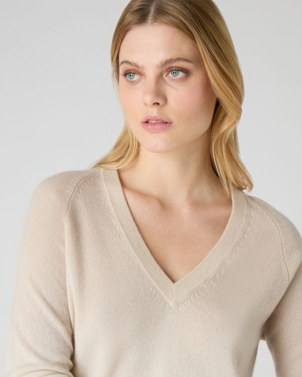 N.Peal Women's Dip Dye V Neck Cashmere Jumper Almond White