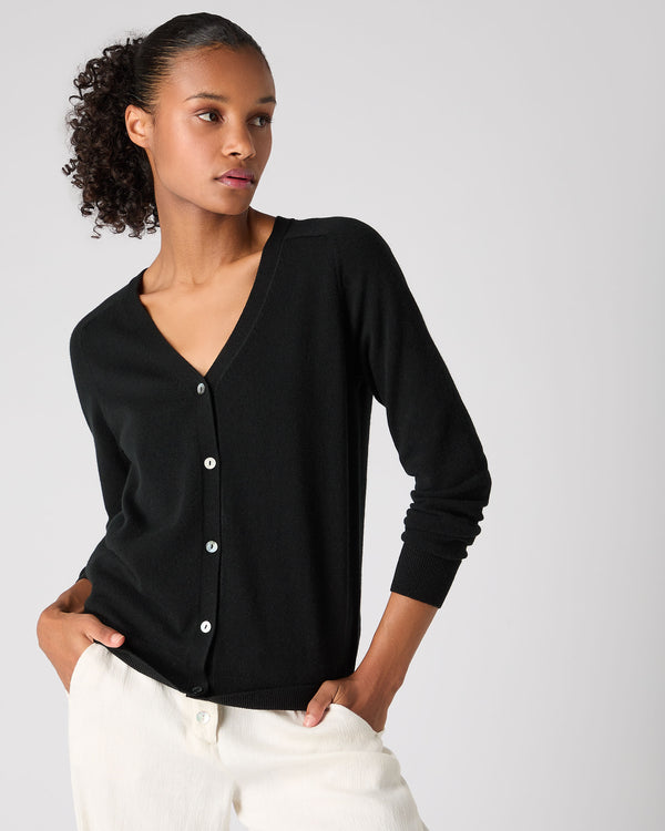 N.Peal Women's Lara V Neck Cashmere Cardigan Black