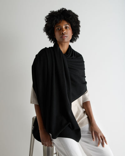N.Peal Women's Lightweight Cashmere Shawl Black