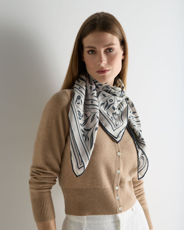 N.Peal Women's Large Decorative Foulard New Ivory White