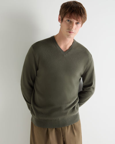 N.Peal Men's Burlington V Neck Cashmere Jumper Olive Green