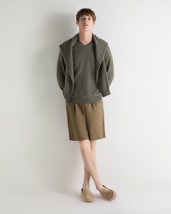 N.Peal Men's Burlington V Neck Cashmere Jumper Olive Green