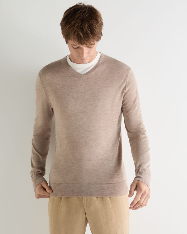 N.Peal Men's Conduit Fine Gauge Cashmere V Neck Jumper Soft Taupe Brown