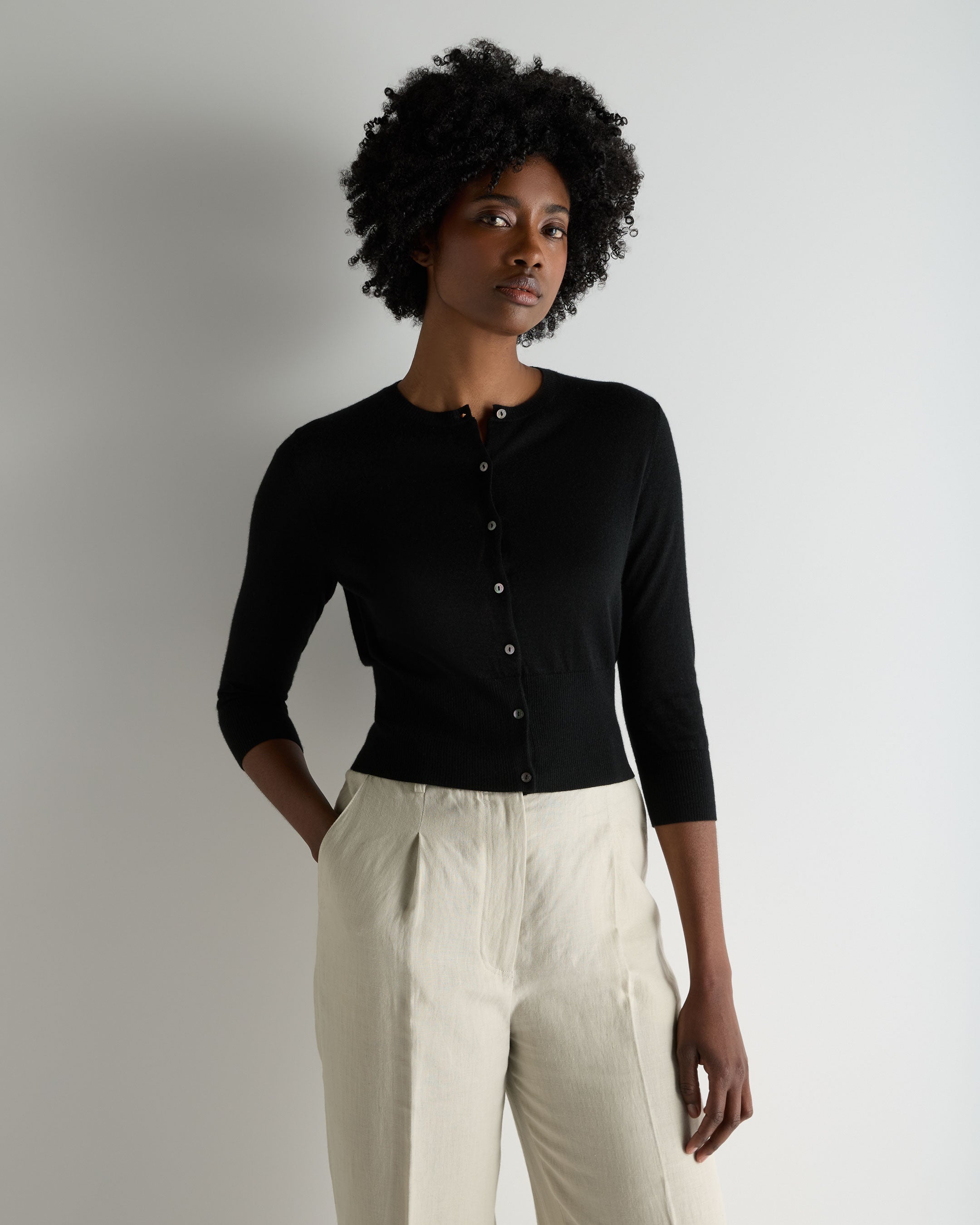Women's Darcie Superfine Cashmere Cropped Cardigan Black | N.Peal