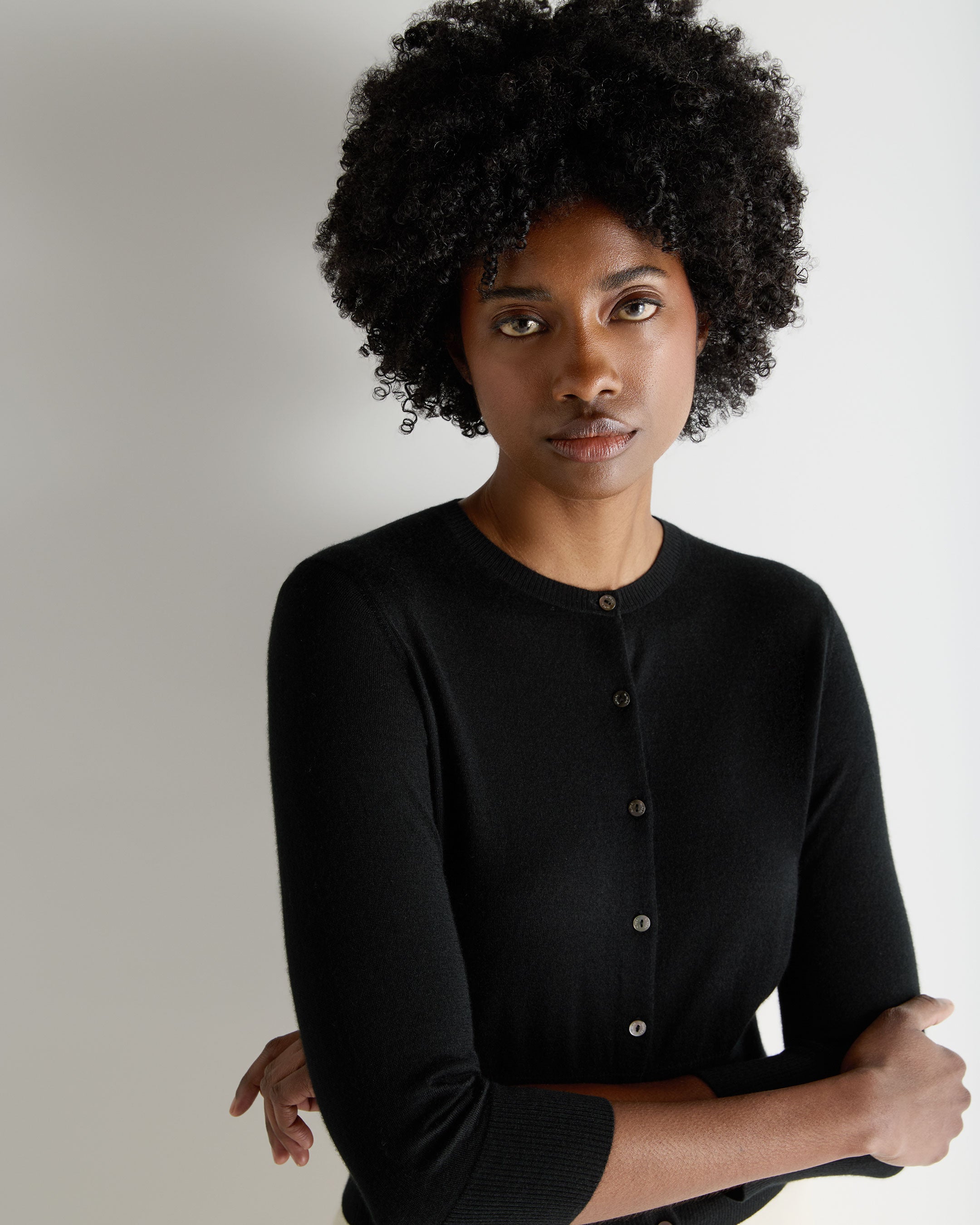 Women's Darcie Superfine Cashmere Cropped Cardigan Black | N.Peal