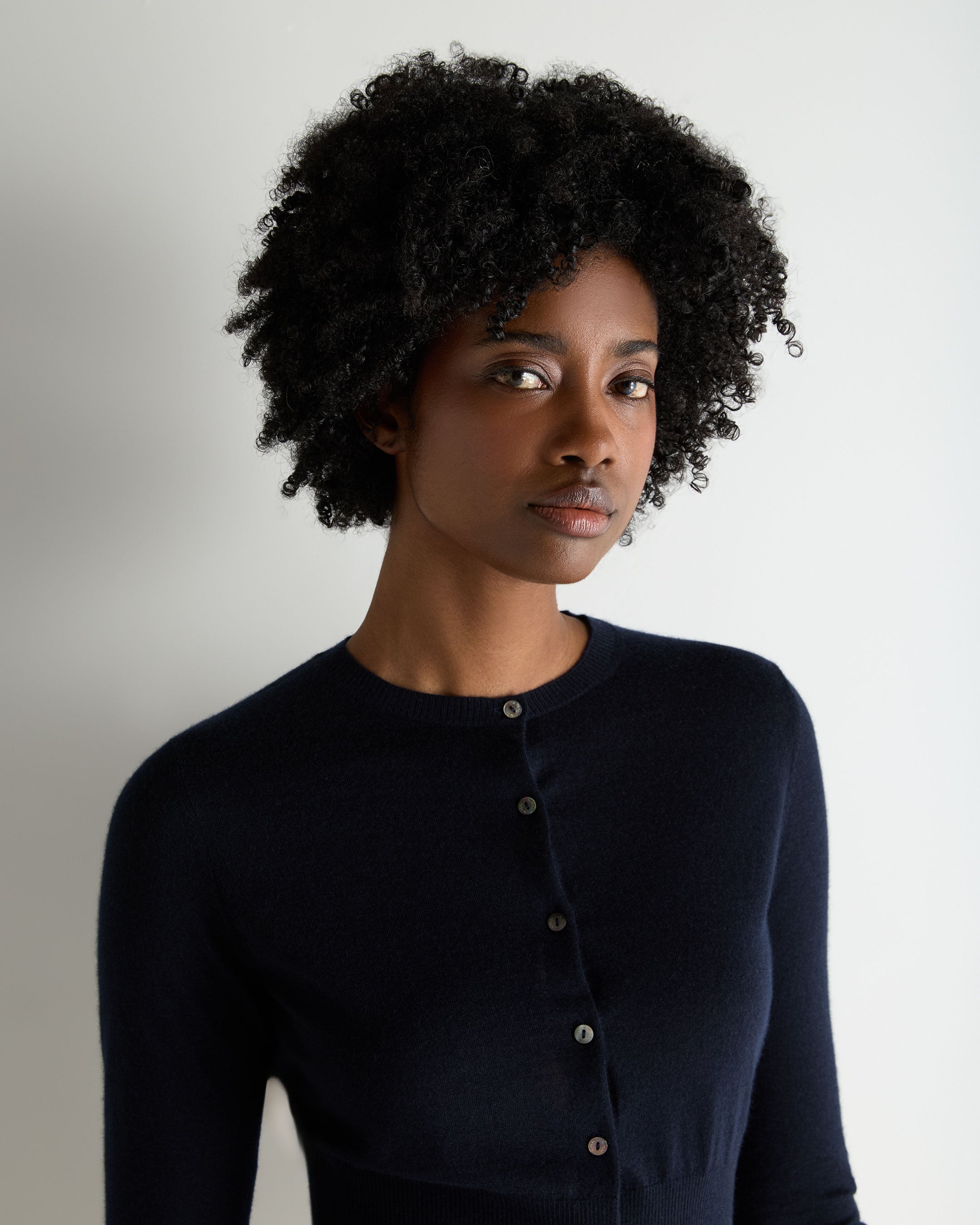 Women's Darcie Superfine Cashmere Cropped Cardigan Navy Blue | N.Peal