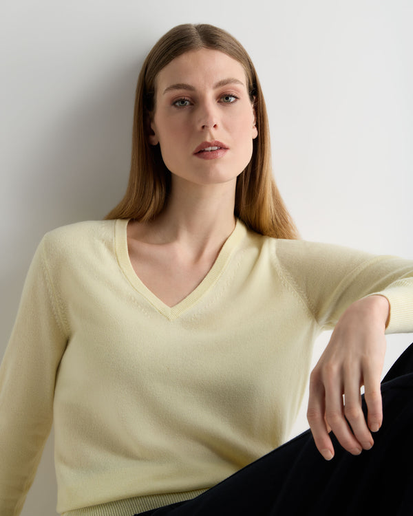 N.Peal Women's Phoebe V Neck Cashmere Jumper Butter Yellow