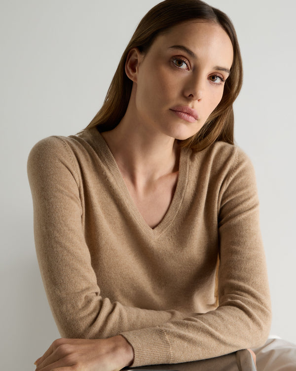 N.Peal Women's Phoebe V Neck Cashmere Jumper Cappuccino Brown