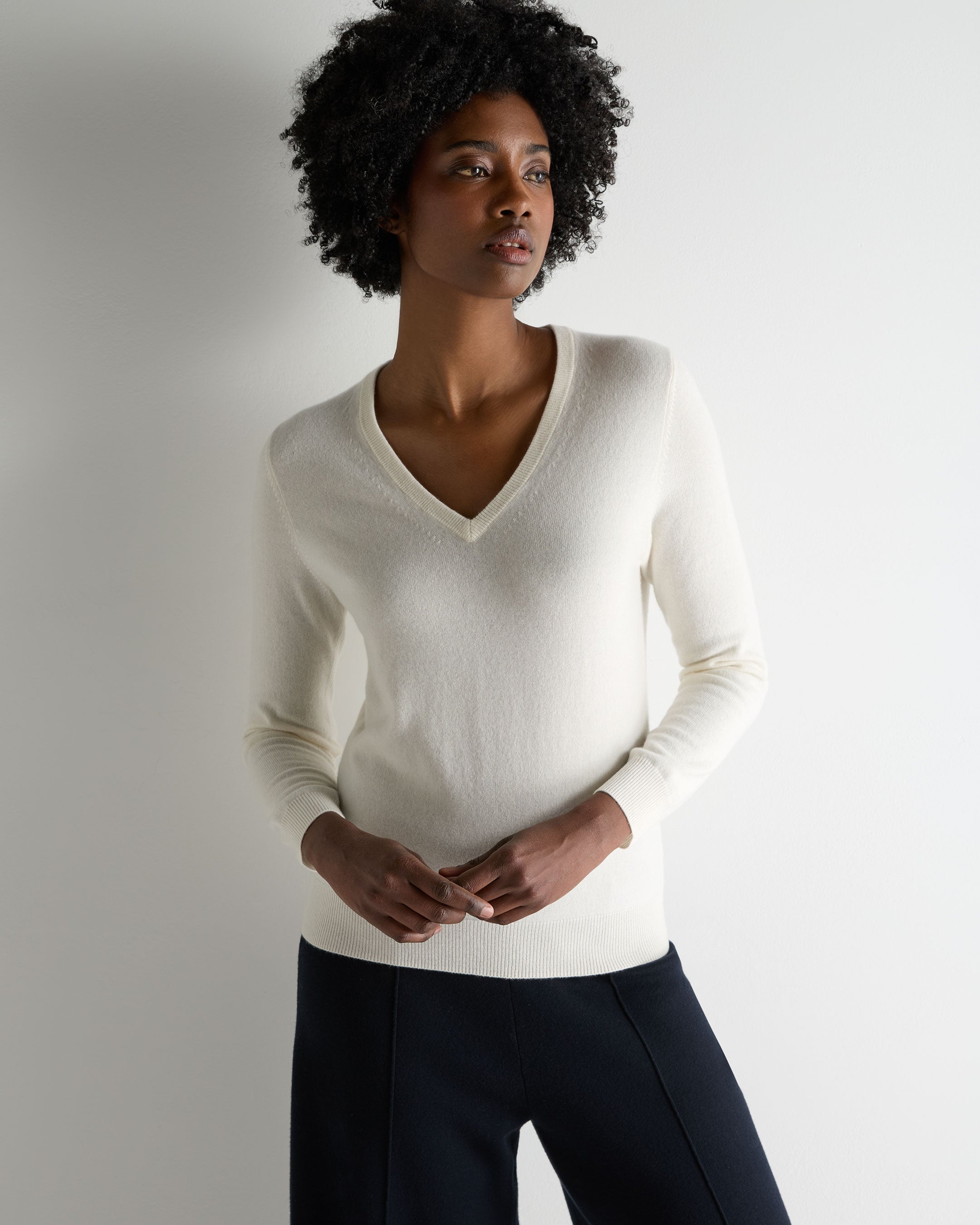 Women's V Neck Cashmere Jumper New Ivory White | N.Peal