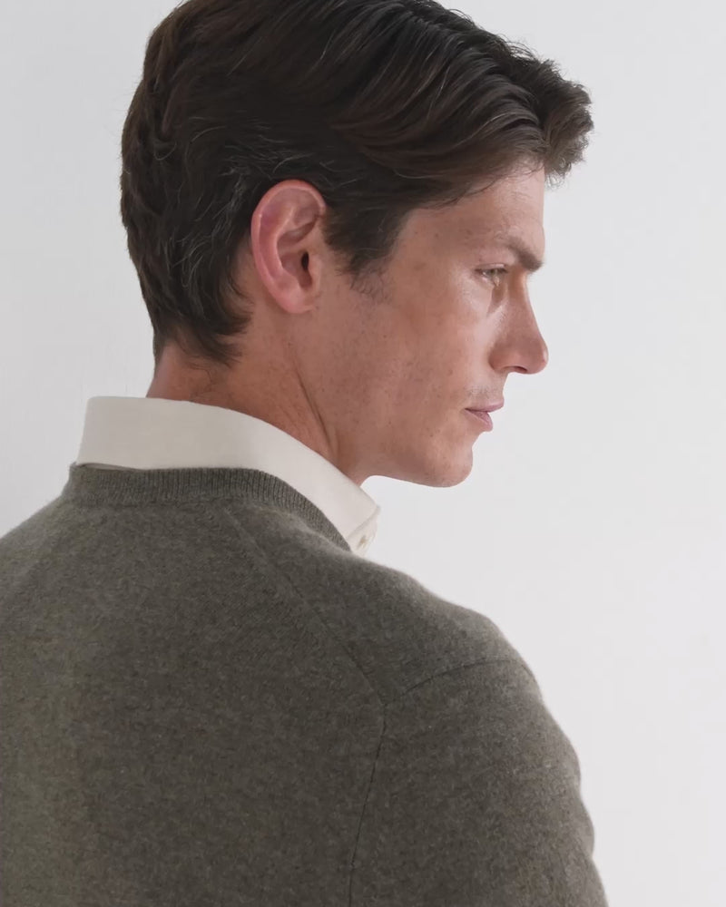 N.Peal Men's Burlington V Neck Cashmere Jumper Otter Brown
