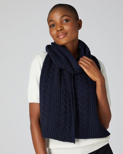 N.Peal Women's Wide Cable Cashmere Scarf Navy Blue