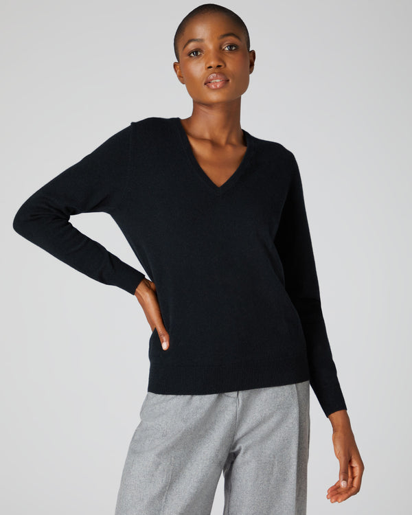 N.Peal Women's V Neck Cashmere Jumper Black