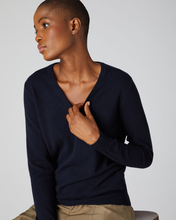 N.Peal Women's V Neck Cashmere Jumper Navy Blue