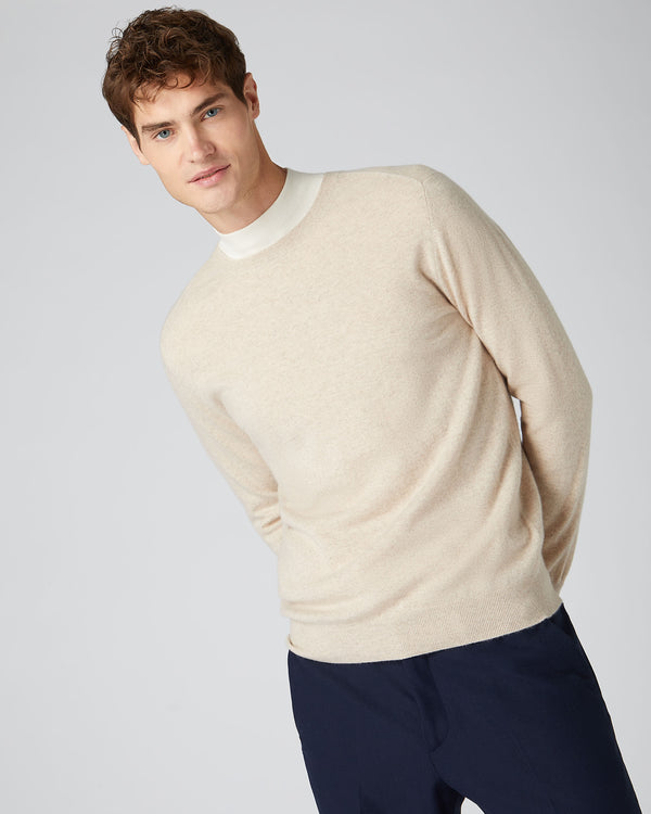 N.Peal Men's Baby Cashmere Round Neck Jumper Oatmeal Brown