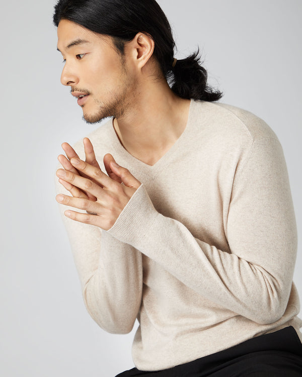 N.Peal Men's Baby Cashmere V Neck Jumper Oatmeal Brown