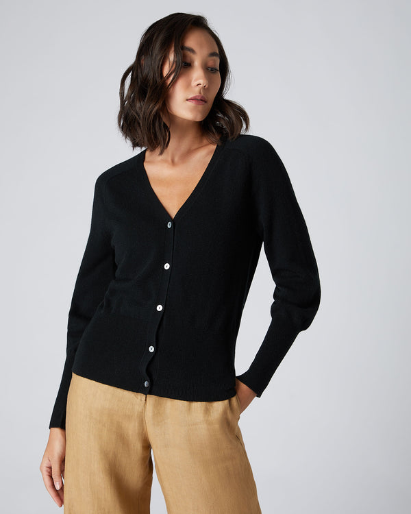 N.Peal Women's V Necked Cashmere Cardigan Black