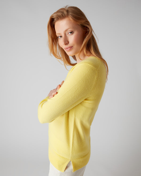 N.Peal Women's Relaxed Round Neck Cashmere Jumper Sunshine Yellow