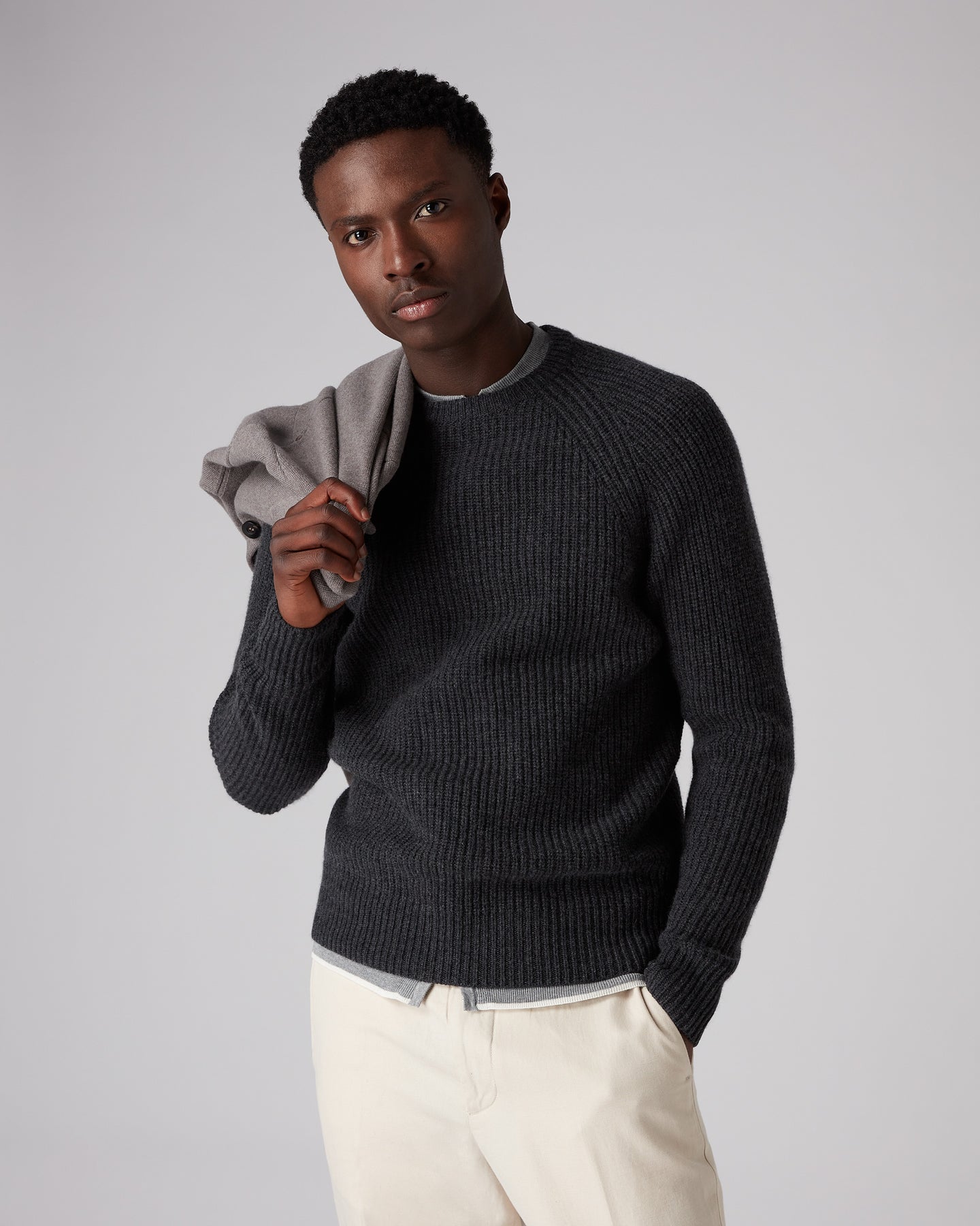 007 Fishermans Rib Round Neck Jumper Dark Charcoal Grey | N.Peal