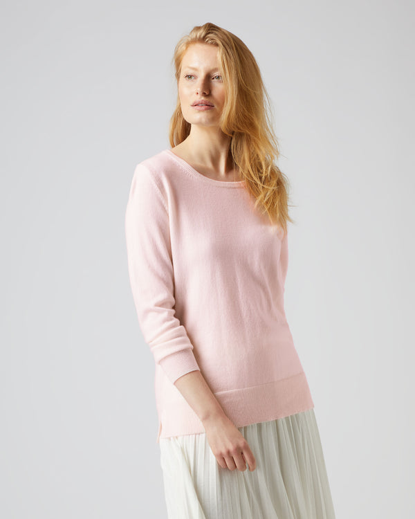 N.Peal Women's Relaxed Round Neck Cashmere Jumper Pale Pink