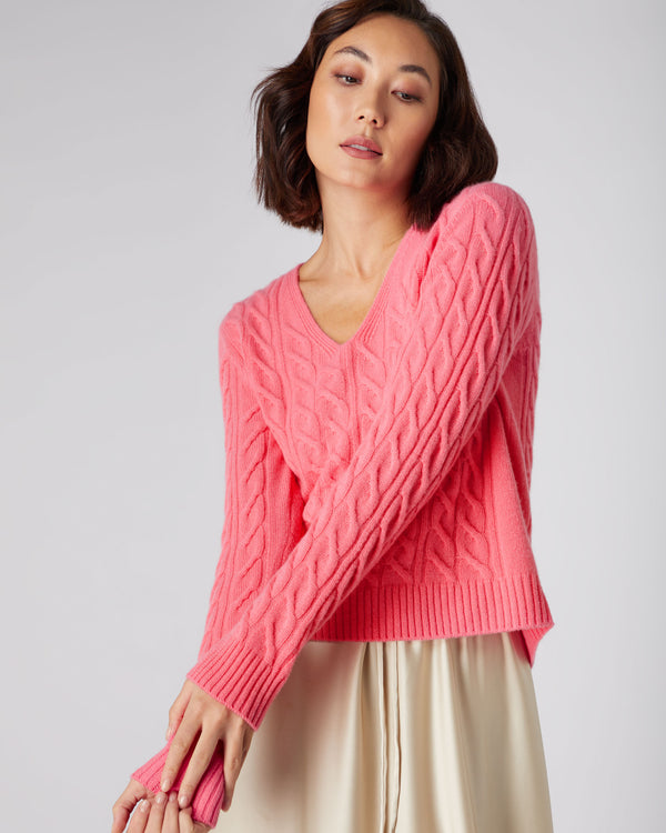 N.Peal Women's V Neck Cable Cashmere Jumper Peony Pink